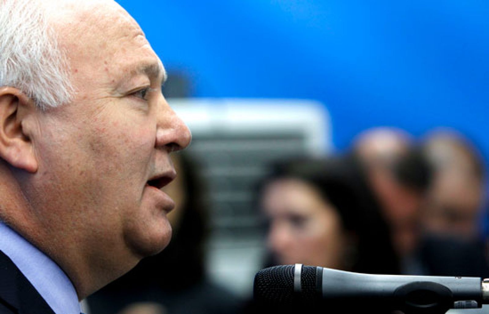 Moratinos dice que el gobierno de España ni reconoce ni ignora las elecciones de Honduras | Ver