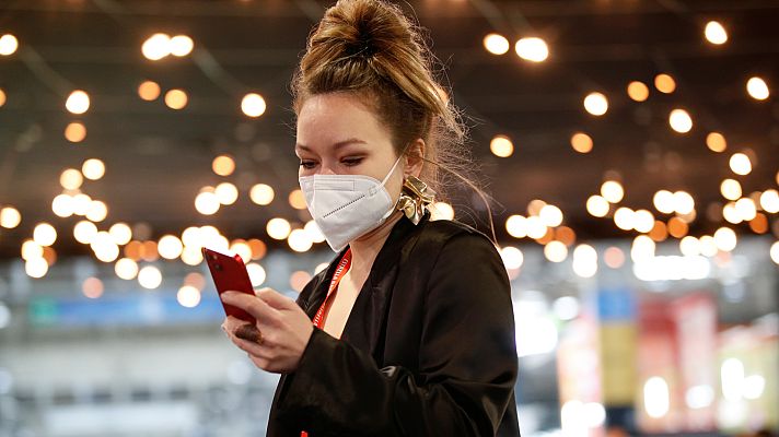 Telediario 1 - Móviles de carga rápida y con cámaras optimizadas en el Mobile World Congress 2022