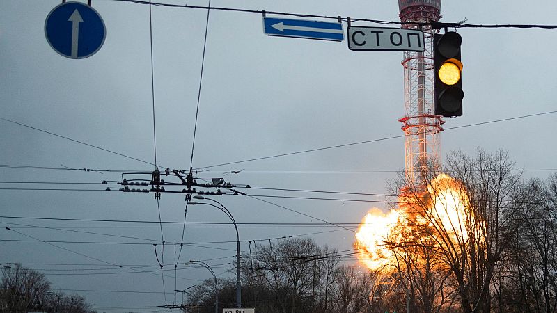 Rusia bombardea la torre de comunicación de Kiev - Modo Digital | Ver
