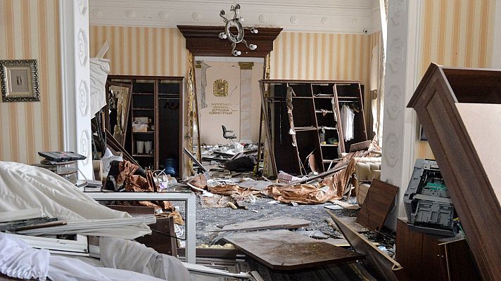 Telediario 2 - Un español en Járkov, refugiado por las explosiones