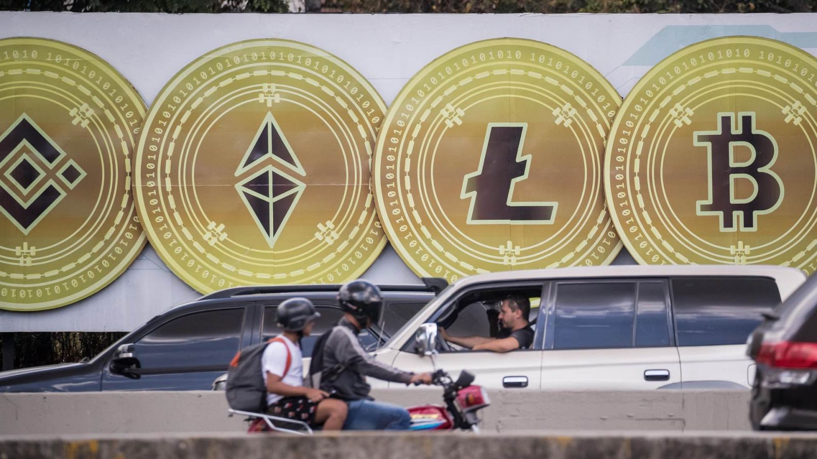 Moscú apoya criptomoneda para evadir sanciones económicas | Ver