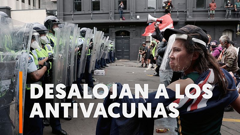 Nueva Zelanda: Antivacunas responden con violencia al desalojo de la policía