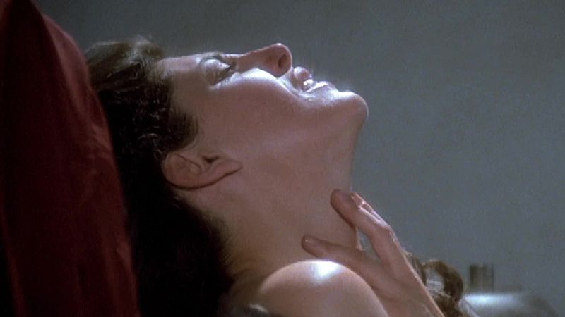 Charo López en la escena más tórrida de 'Los gozos y las sombras' - Los gozos y las sombras | Ver