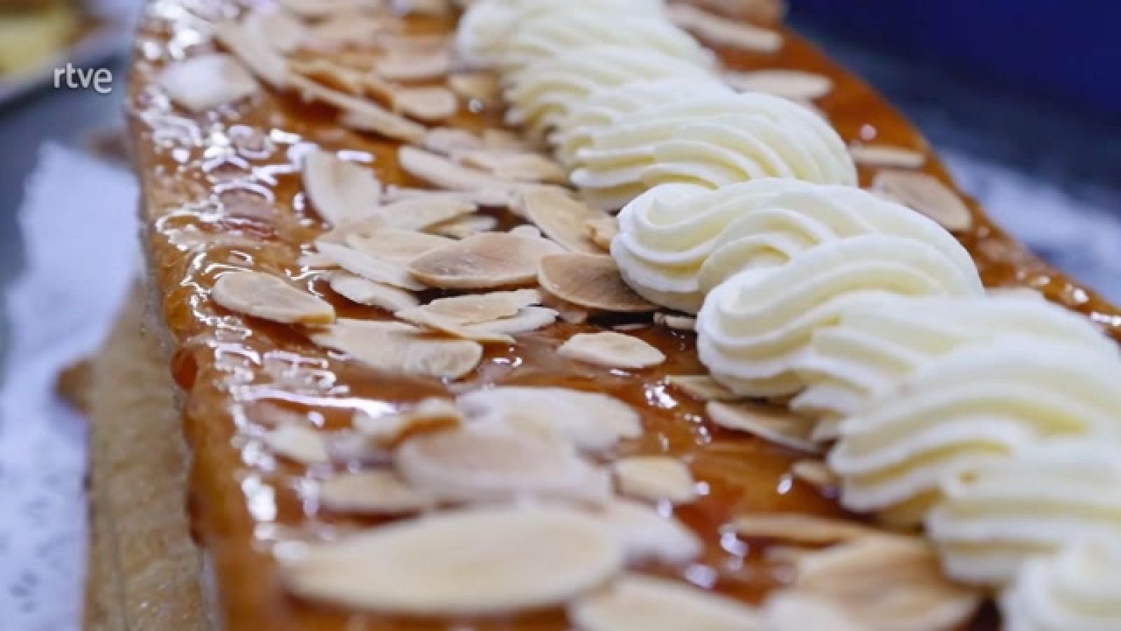 Aquí la Tierra - Milhojas de hojaldre Adarraga, con mermelada y crema