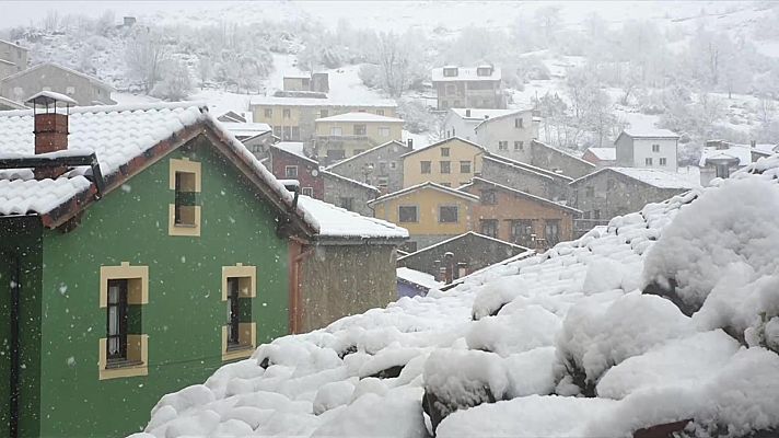 El tiempo - Nevadas en los sistemas montañosos peninsulares. Heladas en la cordillera Cantábrica y sistema Central