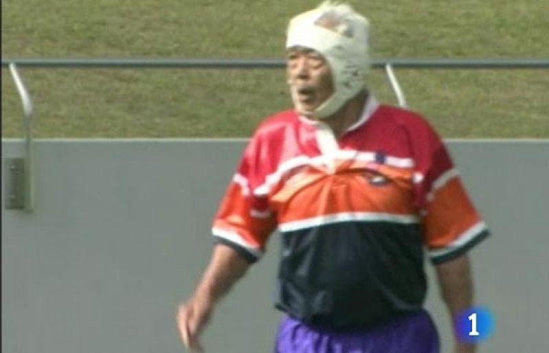 Un ochentón jugando al rugby | Ver
