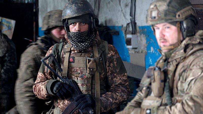 Diez días de guerra en Ucrania: miles de refugiados y un alto el fuego estancado