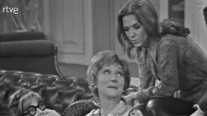 Estudio 1 - La desconcertante señora Savage