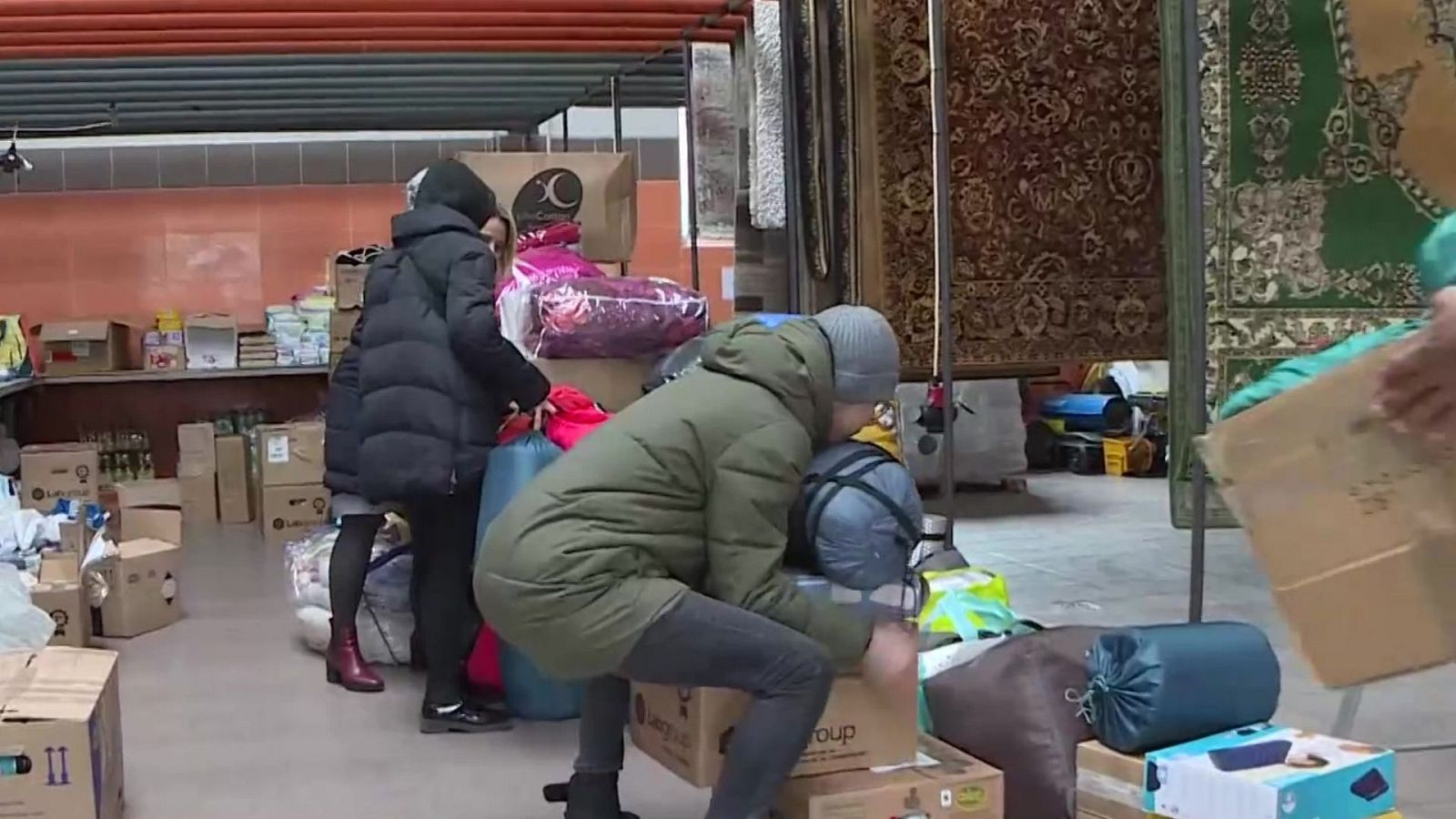 Voluntario en la frontera de Polonia con Ucrania: "Tratamos de ayudar para que sigan su camino" - Ver ahora