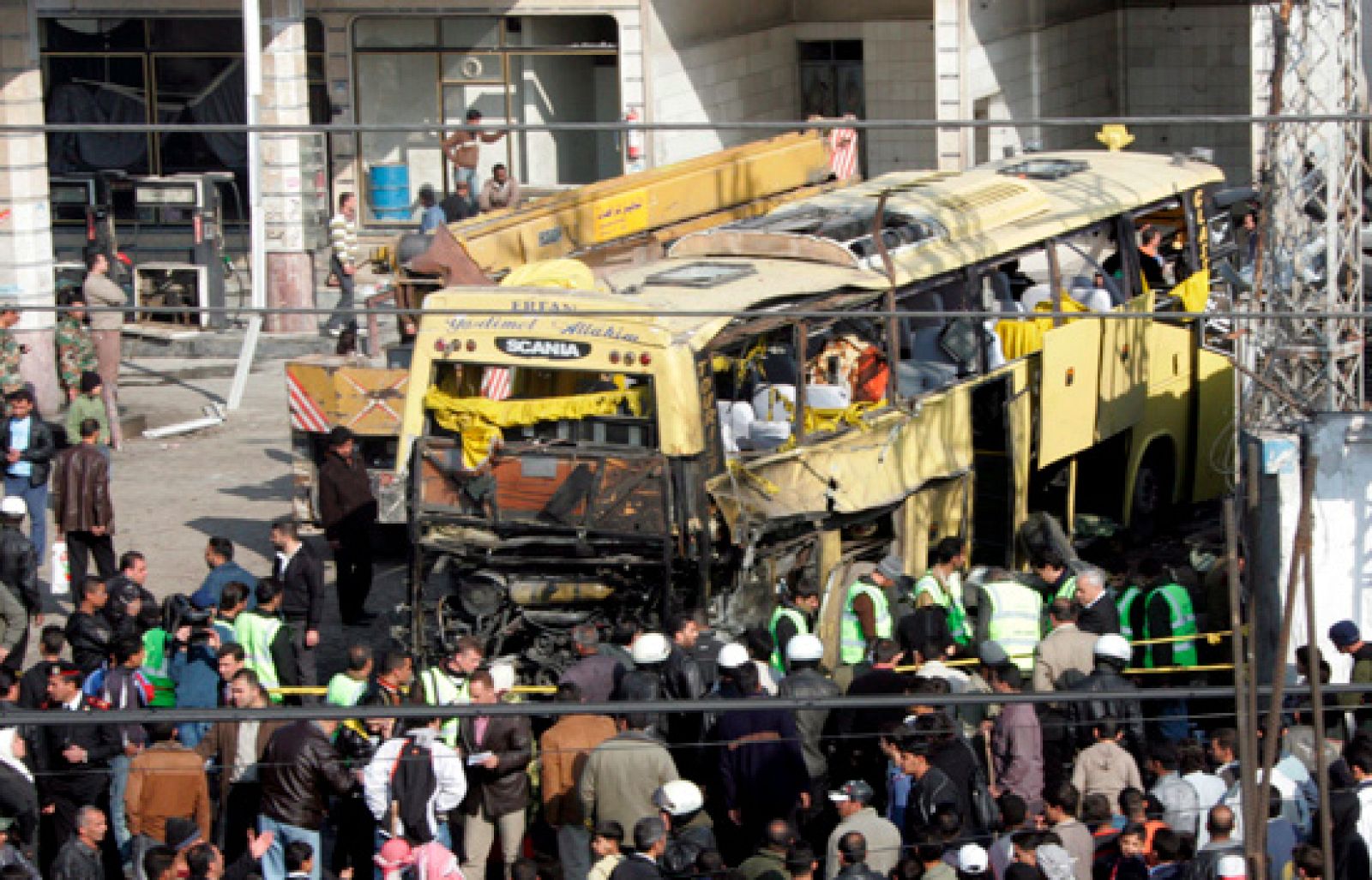 Al menos tres personas han muerto en la explosión de un autobús en Damasco, aunque no ha sido un atentado terrorista, según el gobierno.