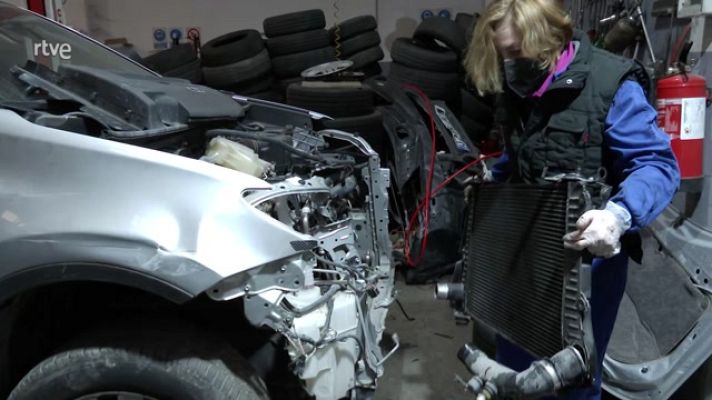 Aquí hay trabajo - Mujeres de cuello azul