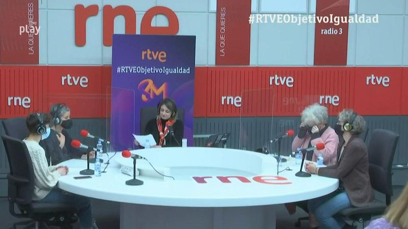 Mesa redonda sobre la brecha generacional entre mujeres