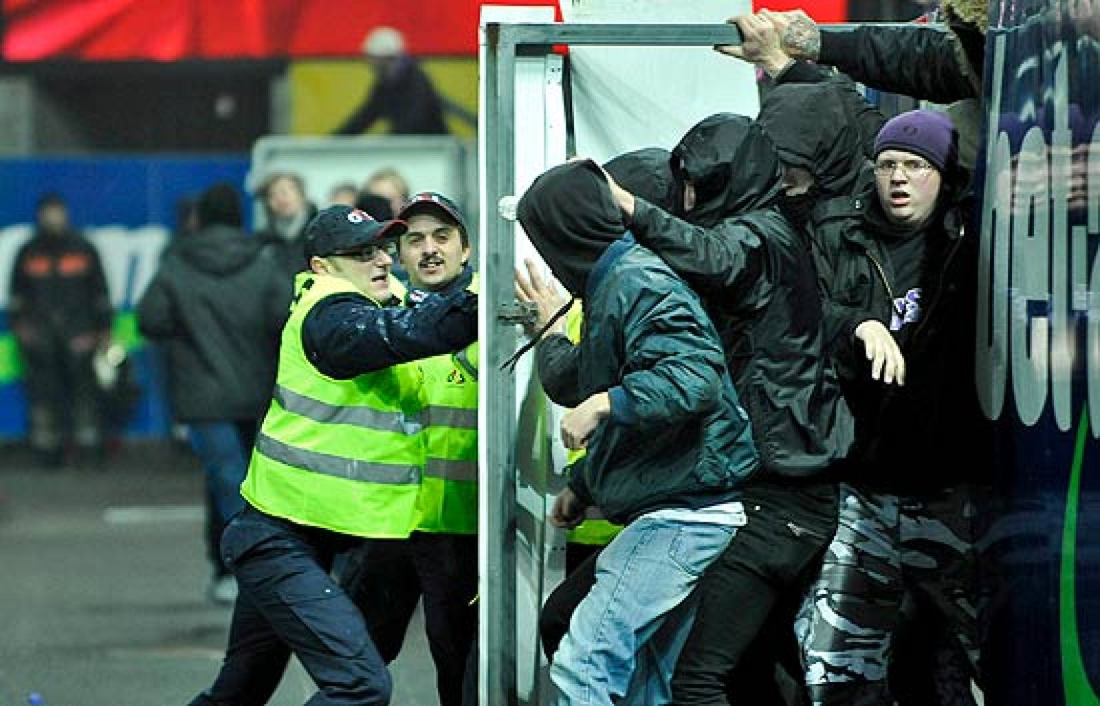 Los ultras revientan el Austria-Athletic