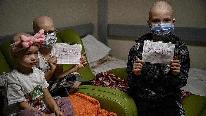 Telediario 1 - Solidaridad con Ucrania: 30 niños con cáncer llegarán a España en un avión fletado por el Gobierno