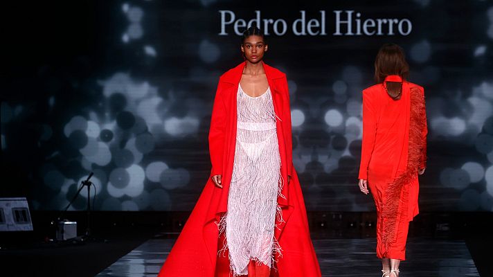 Telediario 1 - Pedro del Hierro inaugura la Madrid Fashion Week con un minuto de silencio por la guerra en Ucrania