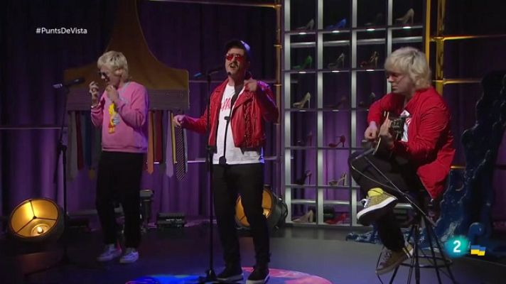 Punts de vista - Varry Brava interpreta en versió acústica 'Raffaella'