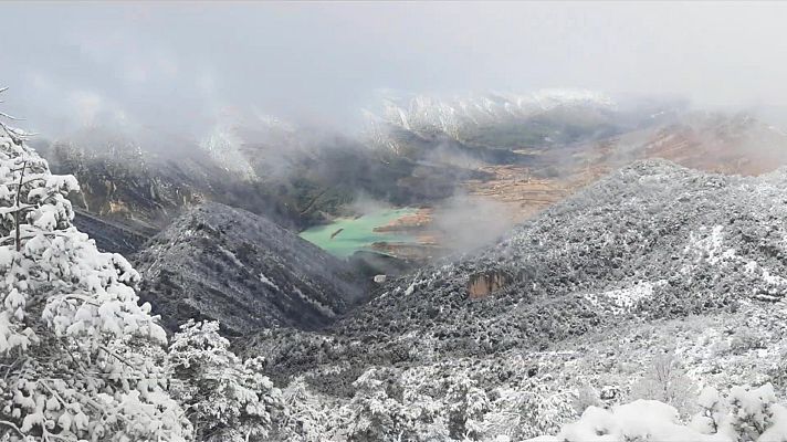 El tiempo - Probabilidad de lluvias localmente persistentes y/o fuertes en Girona, oeste del Sistema Central y Andalucía occidental. Nevadas en Pirineos