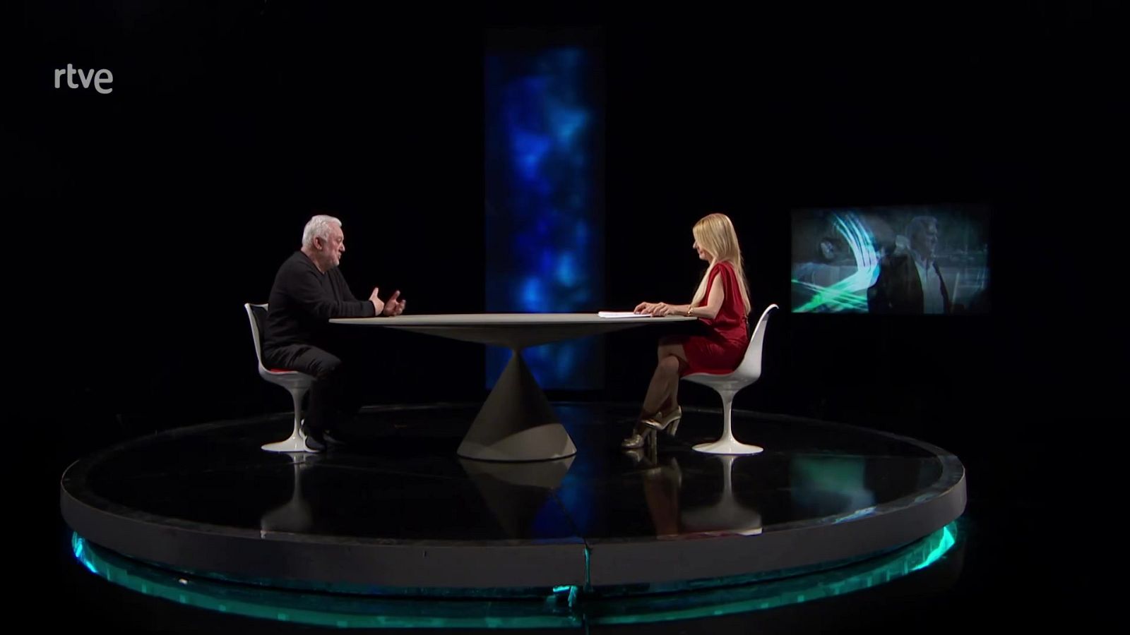 Versión española - Coloquio: Lejos del mar - ver ahora