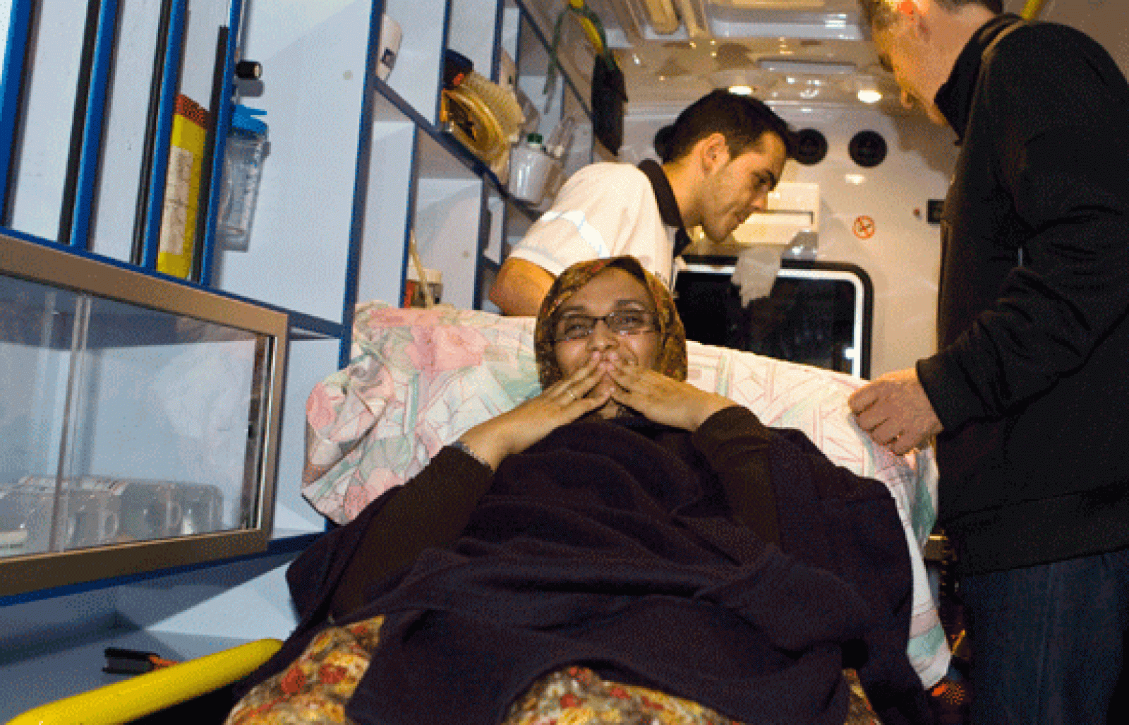 Marruecos ha vuelto impedir el regreso de Haidar a El Aaiún, tras el intento frustrado de la pasada noche. La activista saharaui se encuentra en el aeropuerto de Lanzarote a la espera de que las autoridades marroquíes le permitan volar al Sáhara Occ