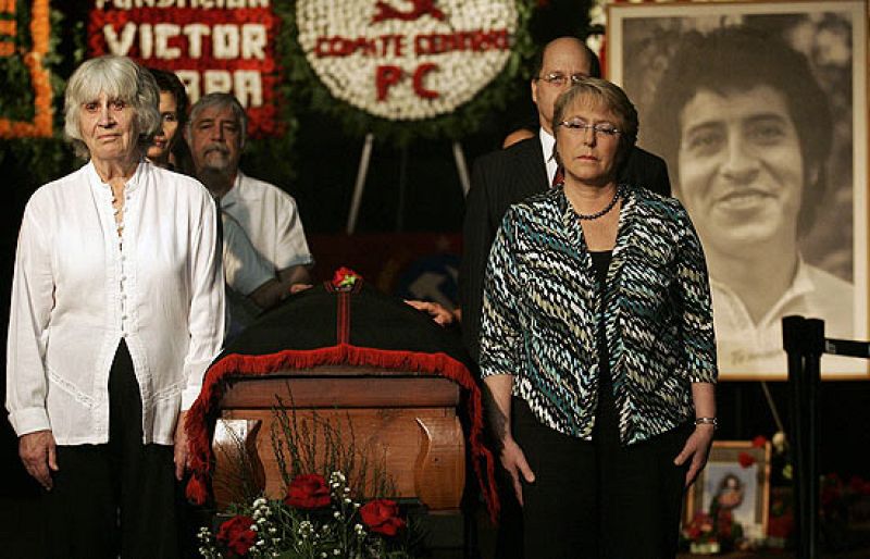 Despediden en Chile a Víctor Jara 36 años después de su muerte