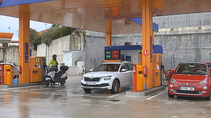 Noticias Andalucía - Colas en gasolineras "Low Cost"