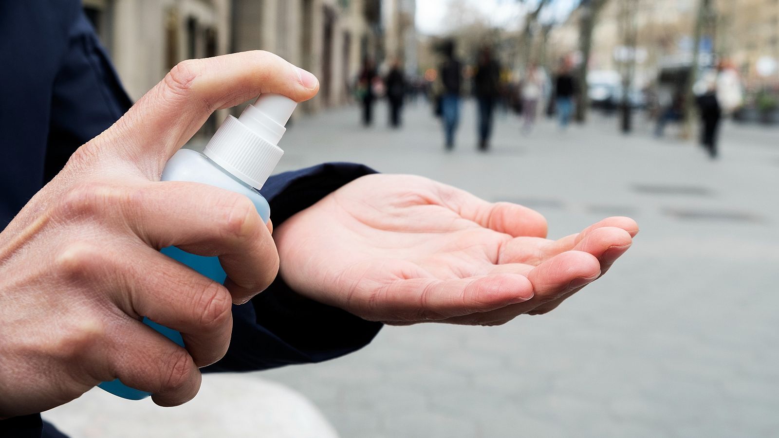 Gestos que han quedado después de dos años de pandemia | Ver