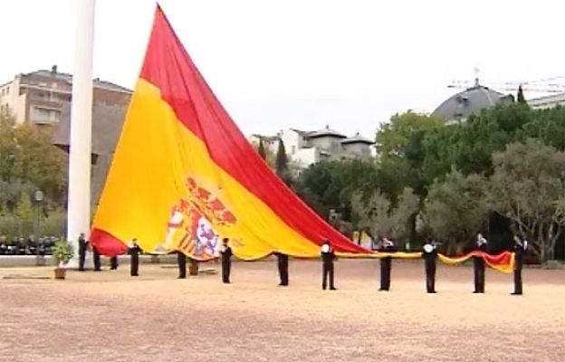  - Izado de la bandera en Colón