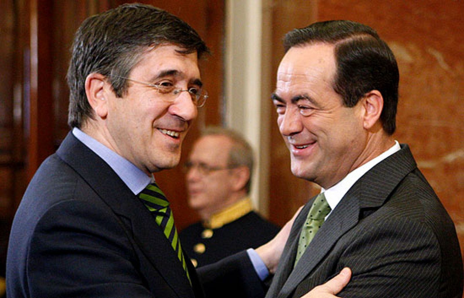 Bono agradece al lehendakari su presencia en los actos del XXXI aniversario de la Constitución