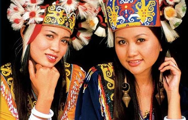 Otros pueblos - Orang Ulu, las mujeres de orejas largas