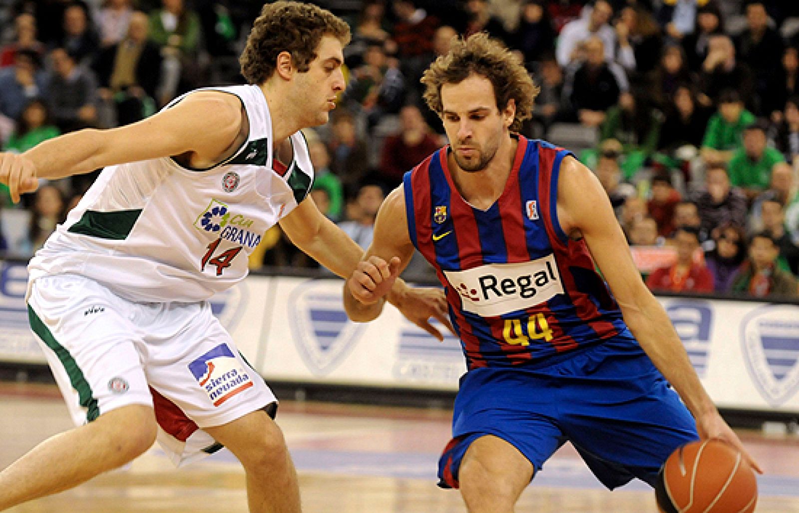 El Barça ha sumado su décima victoria en ACB con más sufrimiento del esperado ante el Granada, que se desinfló en el último minuto.