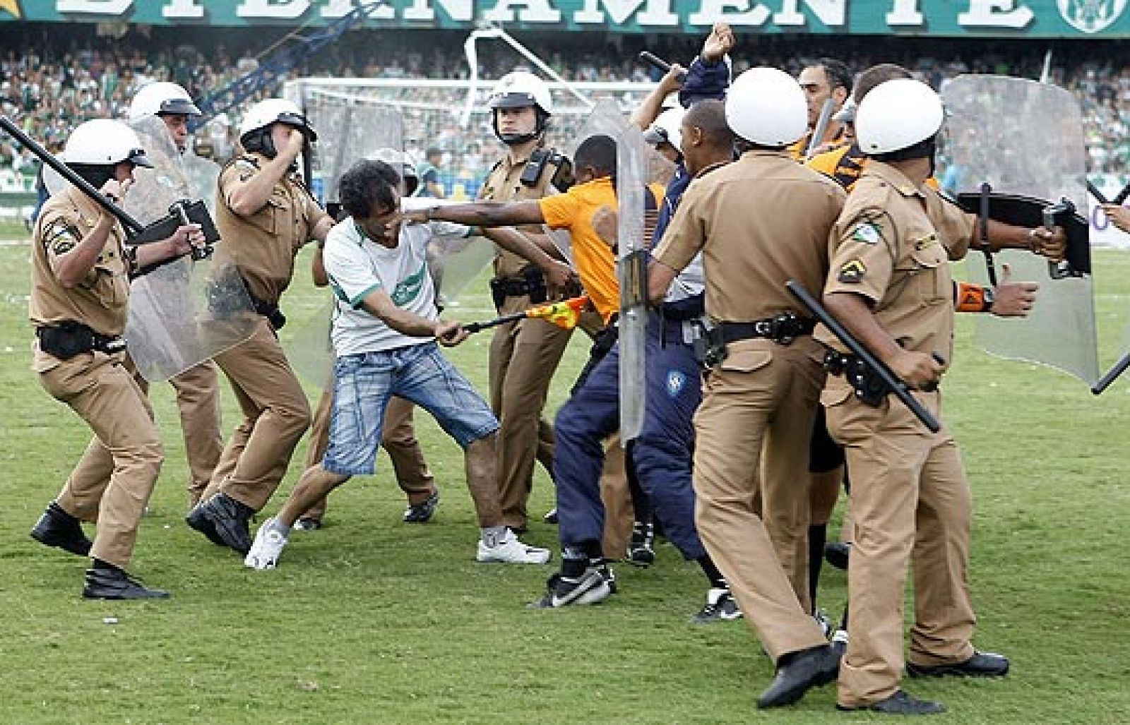 17 heridos en el descenso del Coritiba