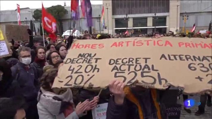 L'Informatiu - Un 15% dels docents de la pública i un 7% de la concertada han seguit la vaga