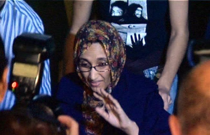 Aminatu Haidar lleva 22 días en huelga de hambre, y su caso sigue sin encontrar una salida. | Ver