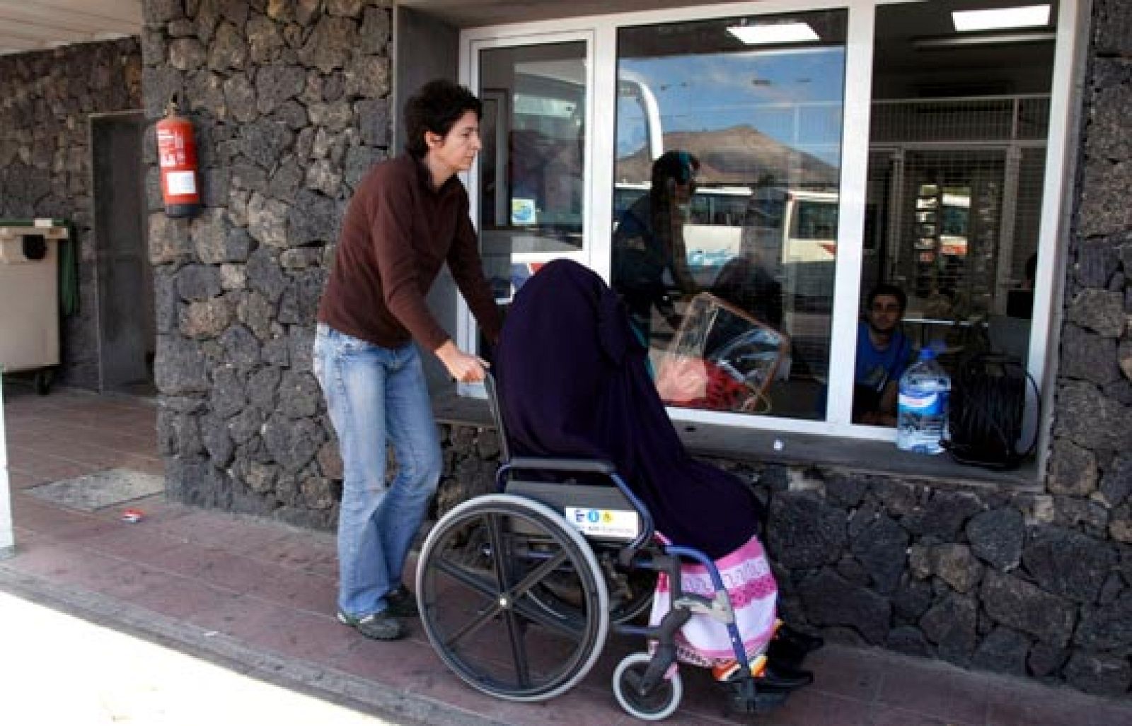 Aminetu Haidar renuncia a toda atención médica | Ver