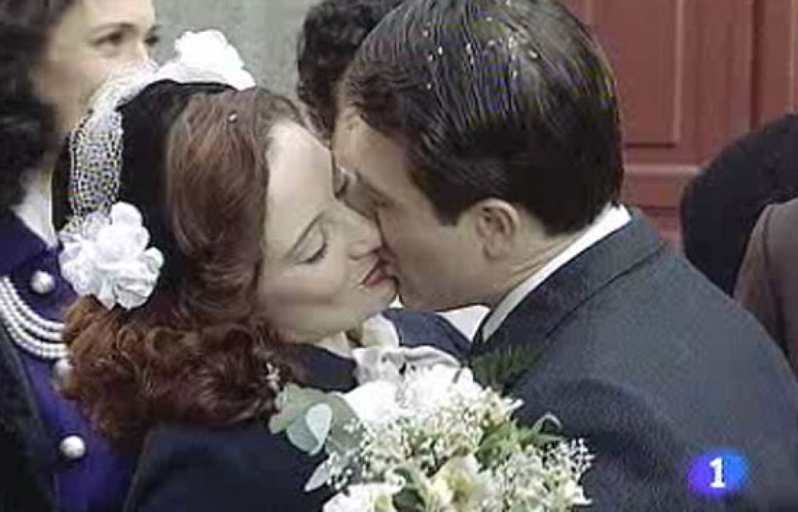 Amar - Los de "El Asturiano" recuerdan a Sole - Amar en tiempos revueltos | Ver