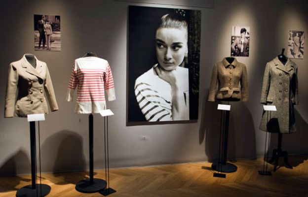 Telediario 1 - La ropa de Audrey Hepburn a subasta