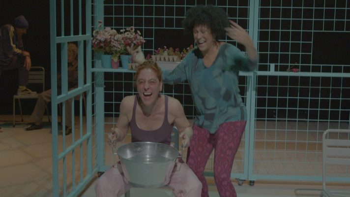 RTVE Igualdad - La obra 'El Cuaderno de Pitágoras', una mirada sobre la vida en una cárcel de mujeres