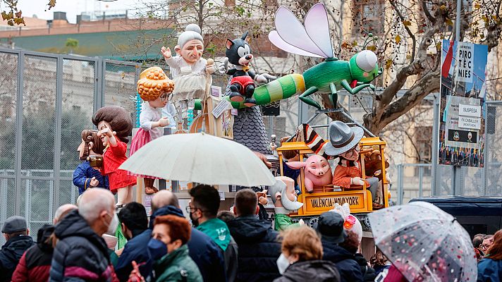 Telediario 1 - La lluvia obliga a suspender algunos actos de las Fallas en Valencia