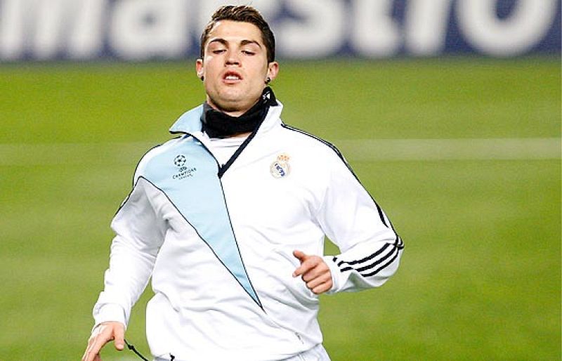 Cristiano Ronaldo vuelve a jugar la Champions después de lesionarse precisamente en Champions ante el Olympique de Marsella. El portugués espera hacer un gran papel si su amigo Heinze se lo permite en la tierra del gran Zidane.