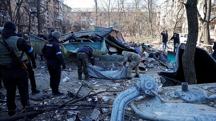Informativo 24h - Un muerto en un bombardeo de viviendas en Kiev