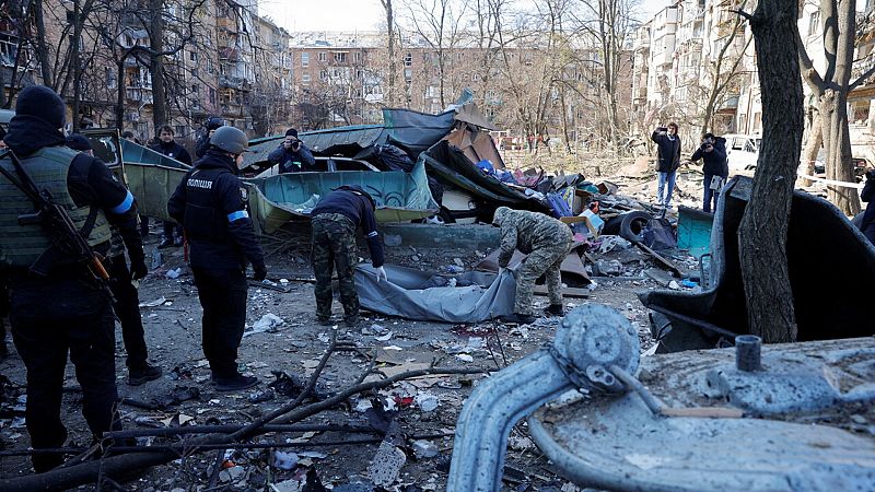 Un muerto y cuatro heridos en un nuevo bombardeo en Kiev
