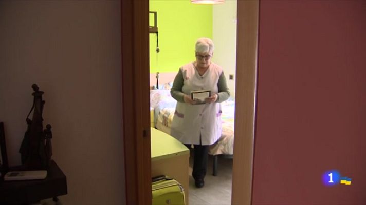 L'Informatiu - Fa set anys que uns avis de Terrassa lluiten per invertir els cognoms del seu net orfe