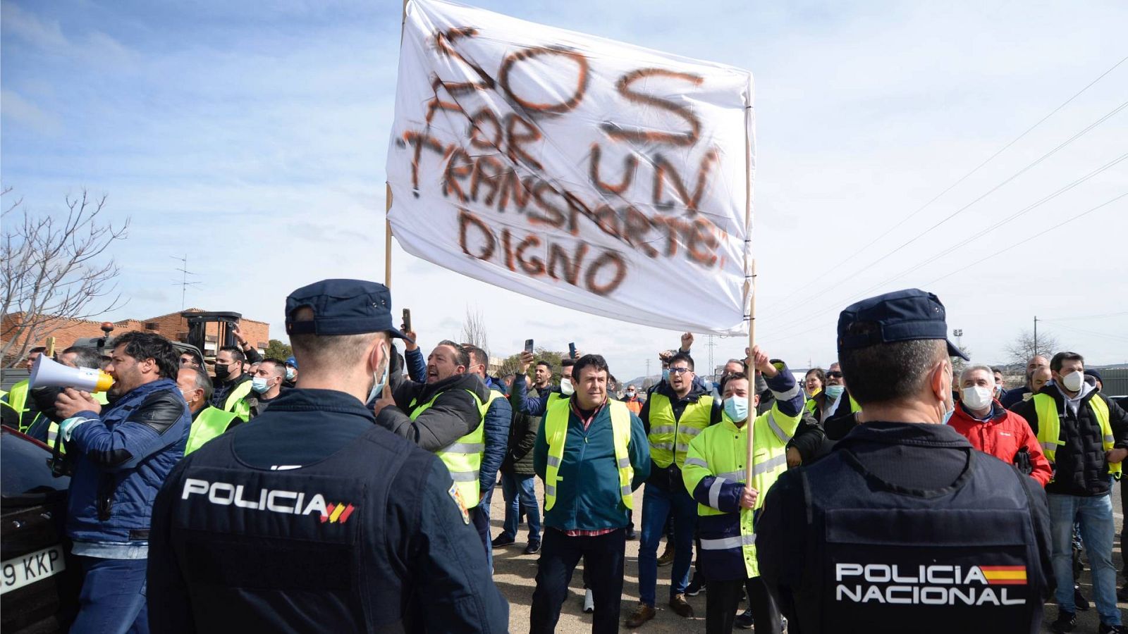 Quinto día de paro en el transporte: problemas de suministros y miles de agentes desplegados