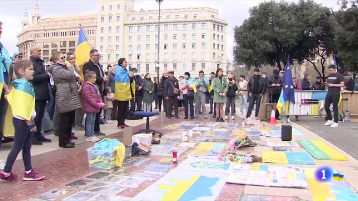 L'Informatiu - 200 persones clamen pel final de la guerra a Ucraïna