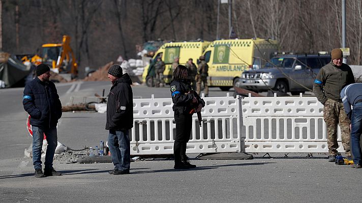 Telediario Fin de Semana - Los universitarios ucranianos construyen barricadas para frenar a las tropas rusas