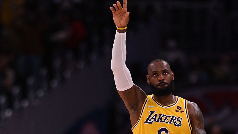 LeBron James ya es el segundo máximo anotador de la historia de la NBA en temporada regular