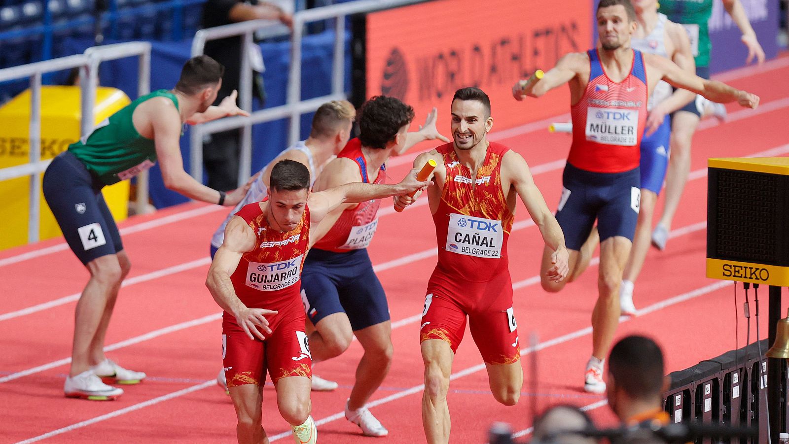 El equipo español de 4x400, exultante con su plata: "Hemos dado todo lo que teníamos"