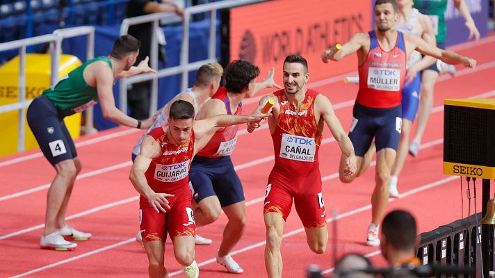 Atletismo - El equipo español de 4x400, exultante con su plata