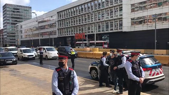 L'Informatiu - Els Mossos i l'autor confés del l'assassinat de la seva exparella fan la reconstrucció del crim