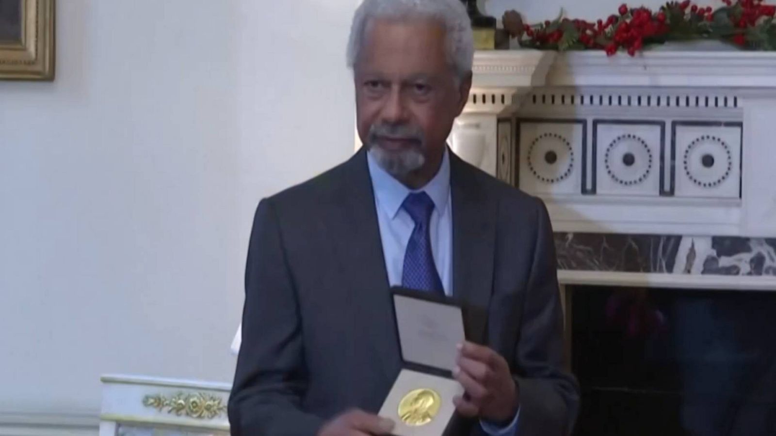 El Nobel de Literatura lamenta que la hospitalidad europea "no siempre se extienda" a otros pueblos